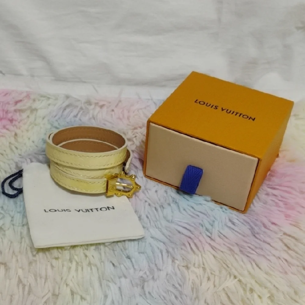 SALE! Louis Vuitton Vernis Cream Wrap Around Bracelet Gold Buckle/Box/Bag - Picture 10 of 11